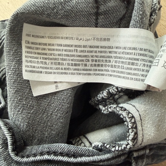 Two pairs of Hollister Skinny Jeans in Denim Blue and Charcoal Gray  SZ 26x28 - Picture 13 of 15